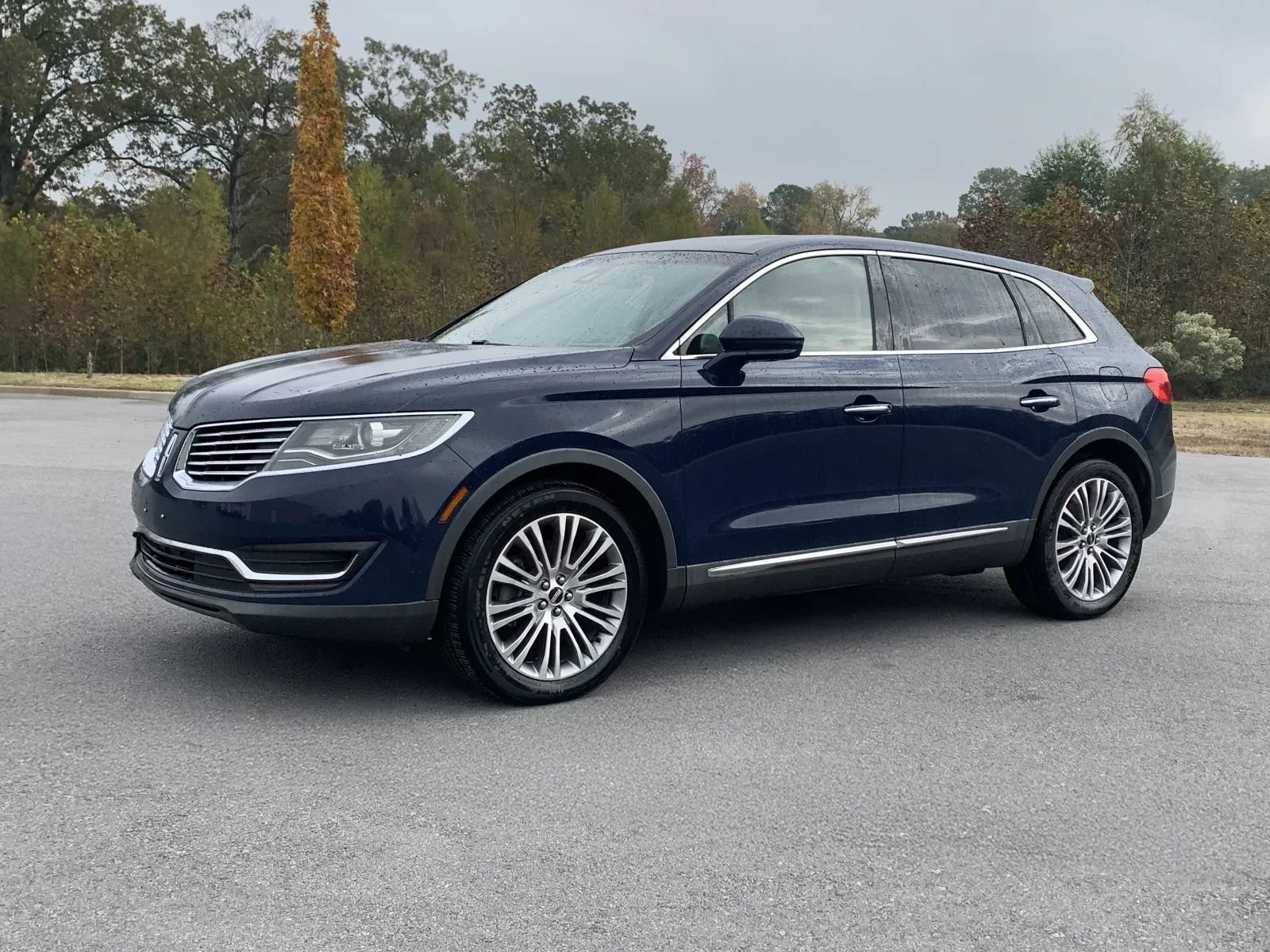 Used 2018 Lincoln MKX Reserve w/ Driver Assistance Package FWD image 3