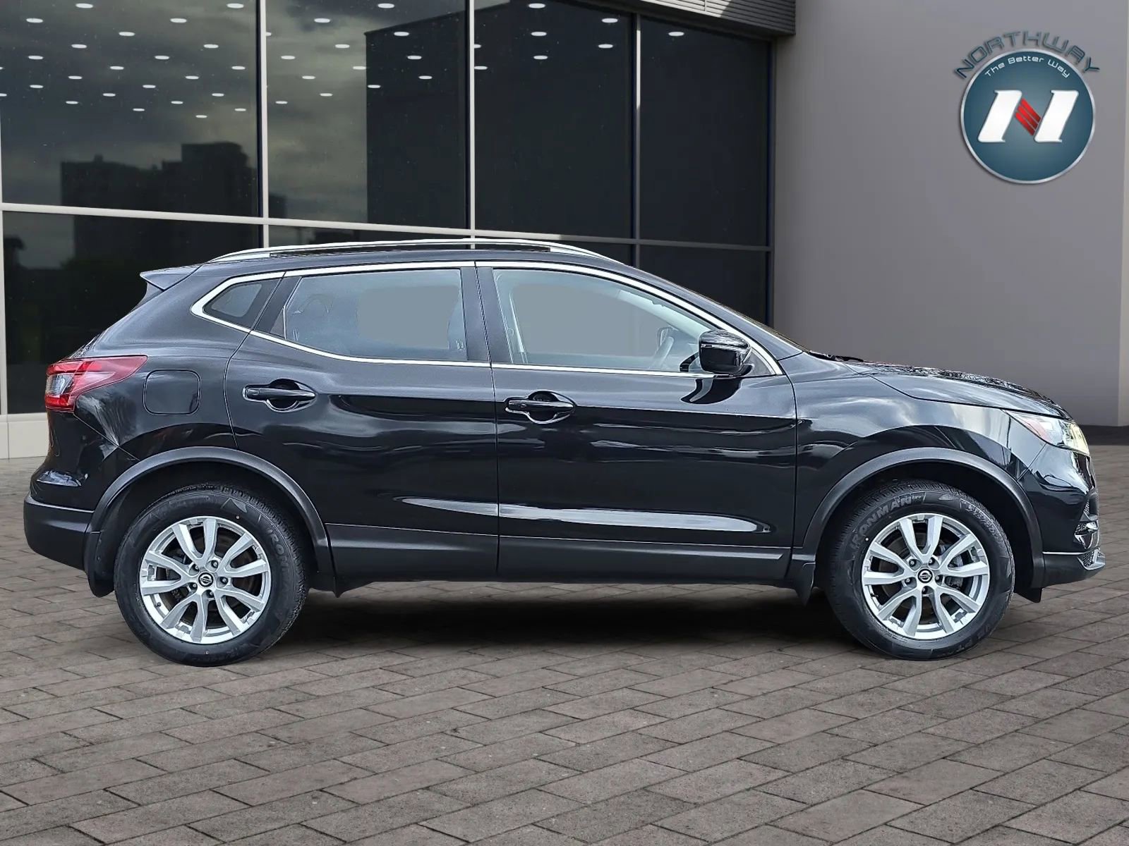 Used 2020 Nissan Rogue Sport SV image 6