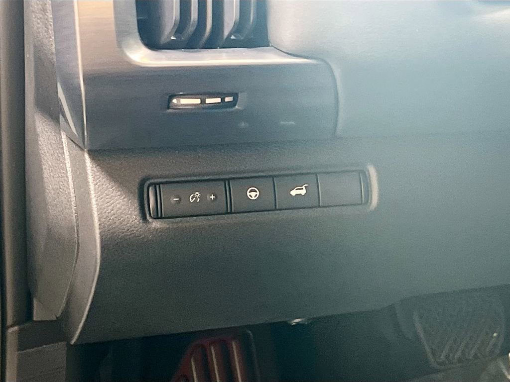 New 2026 Nissan Pathfinder SL image 10