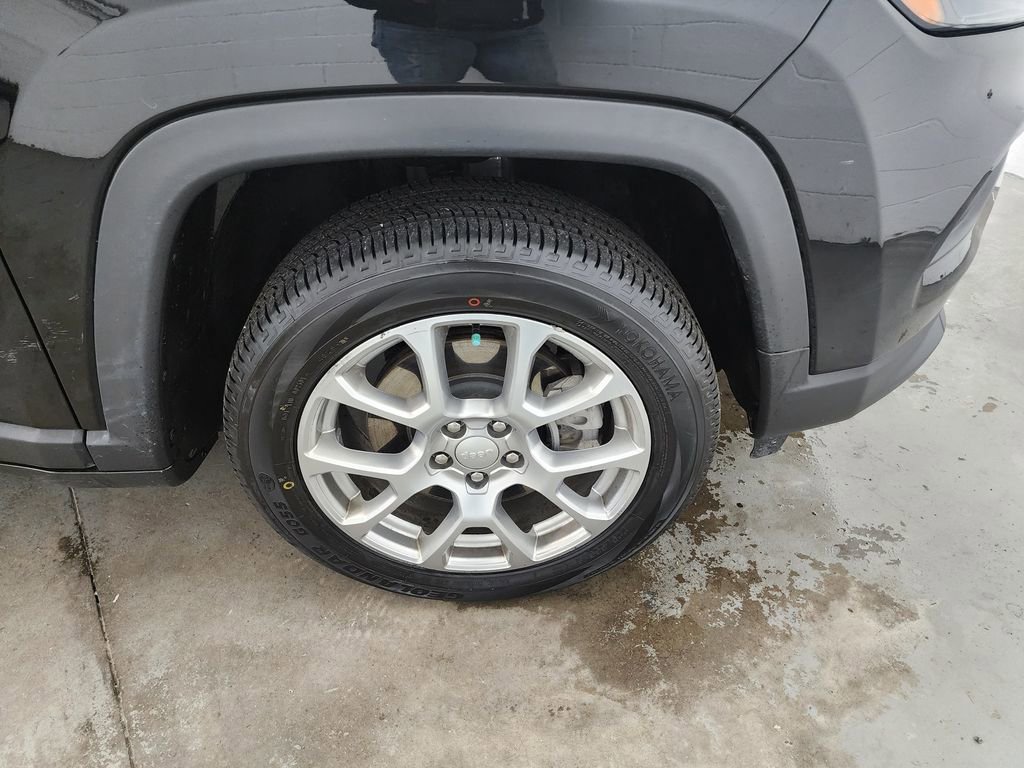 Used 2023 Jeep Compass Latitude AWD/4WD image 37