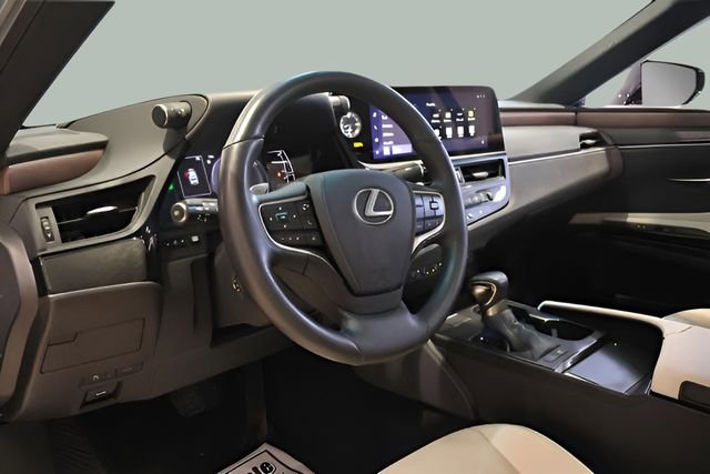 Used 2025 Lexus ES 300h w/ Premium Package image 19