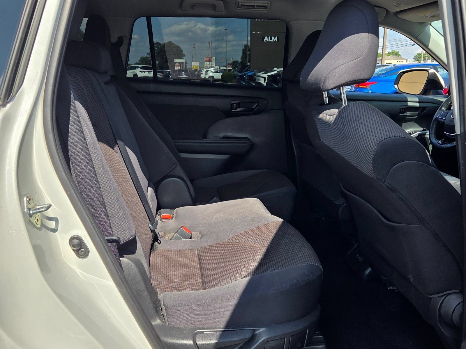 Used 2021 Toyota Highlander LE AWD/4WD image 18