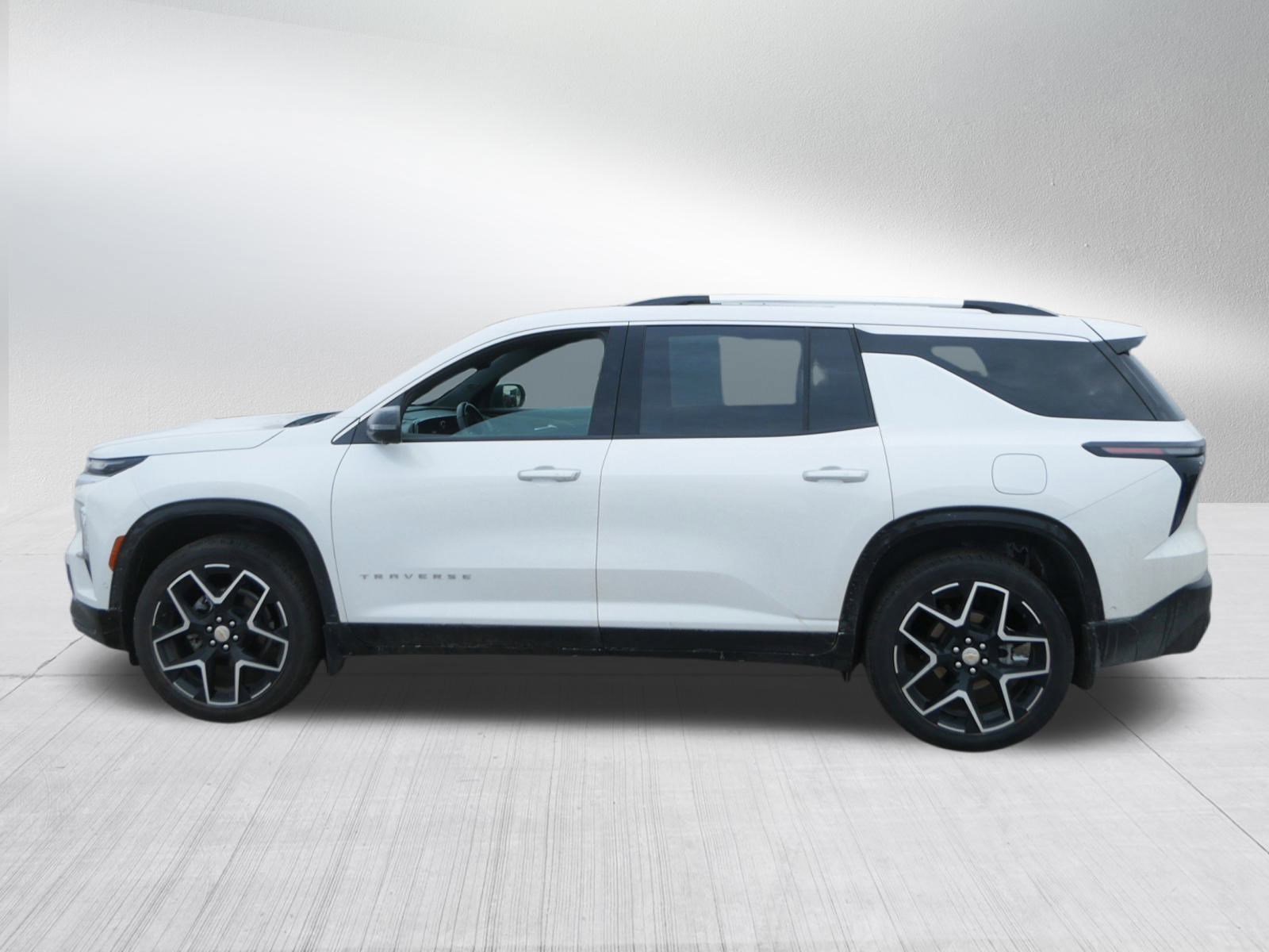Used 2025 Chevrolet Traverse High Country image 4