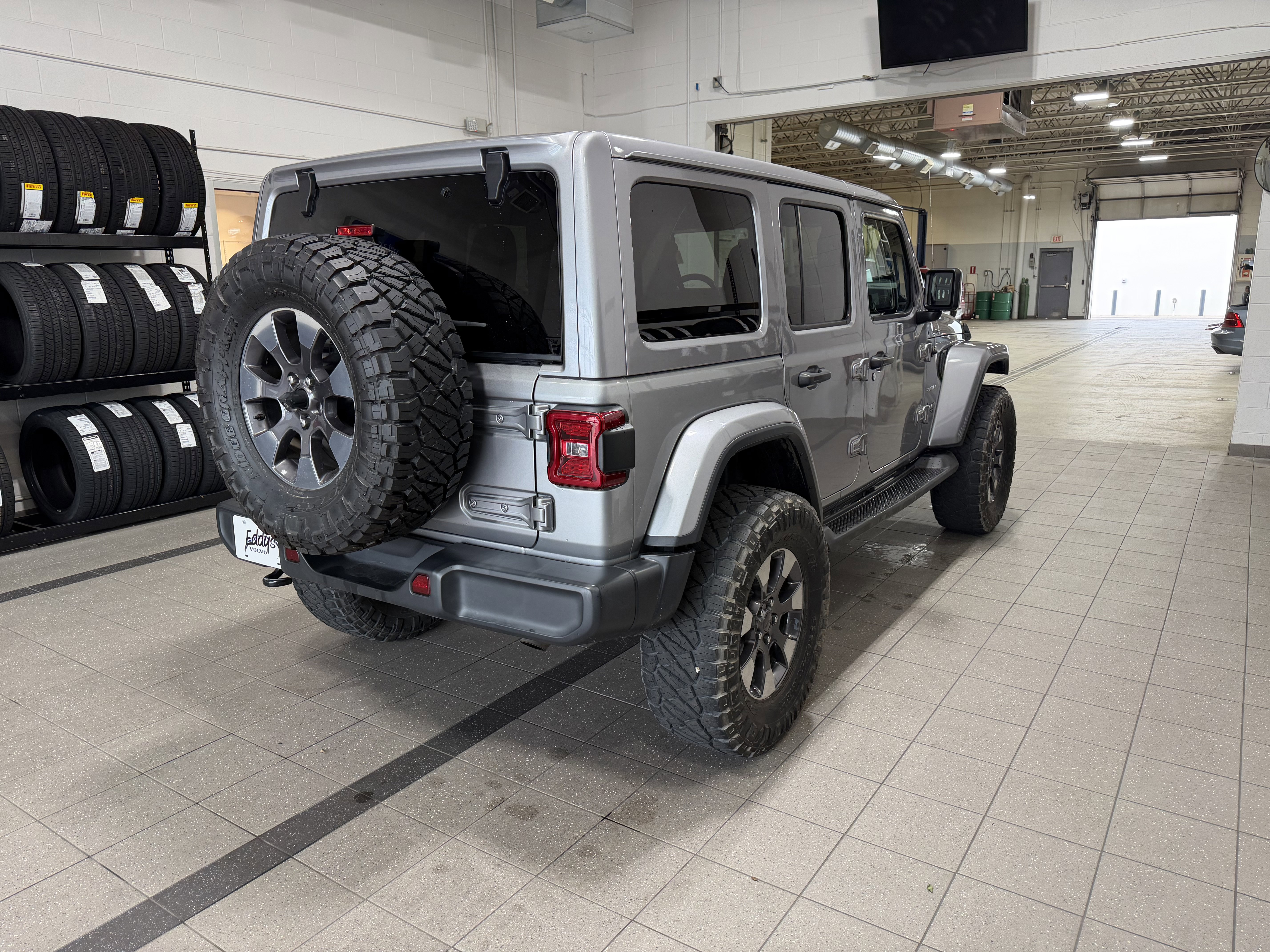 Used 2018 Jeep Wrangler Unlimited Sahara image 9