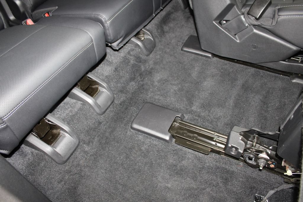 Used 2025 Chevrolet Traverse LT AWD/4WD image 56