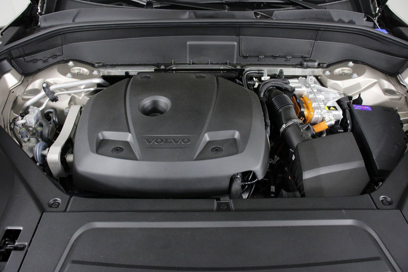 New 2026 Volvo XC90 T8 Plus w/ Protection Package Premier image 12