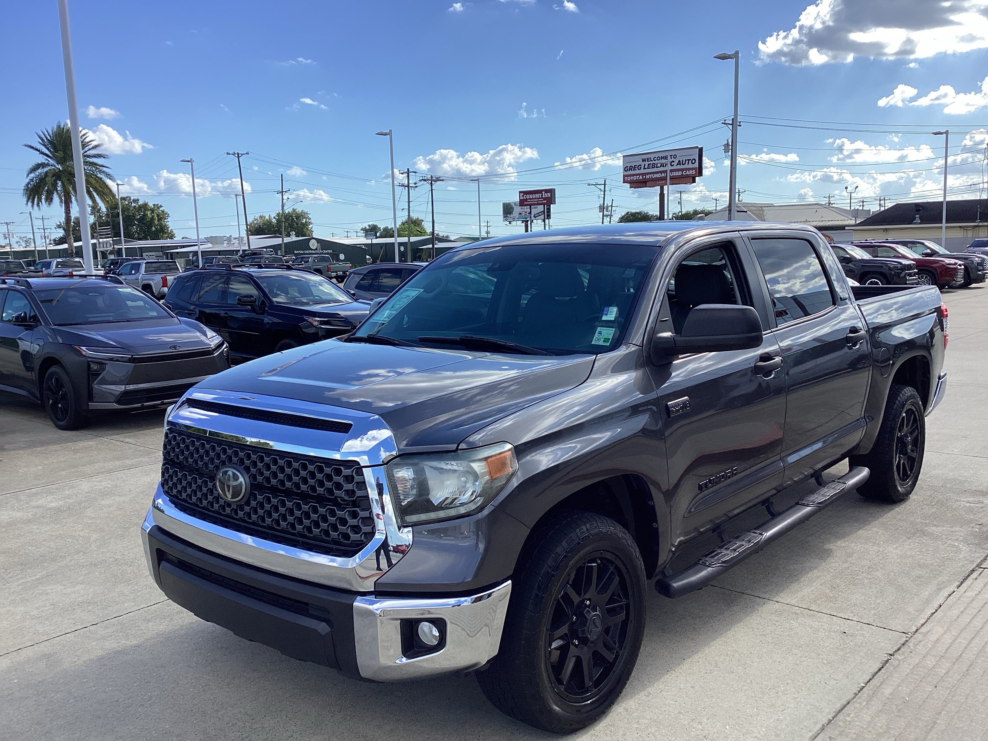 Used 2021 Toyota Tundra SR5 w/ SR5 Leather Package RWD image 3