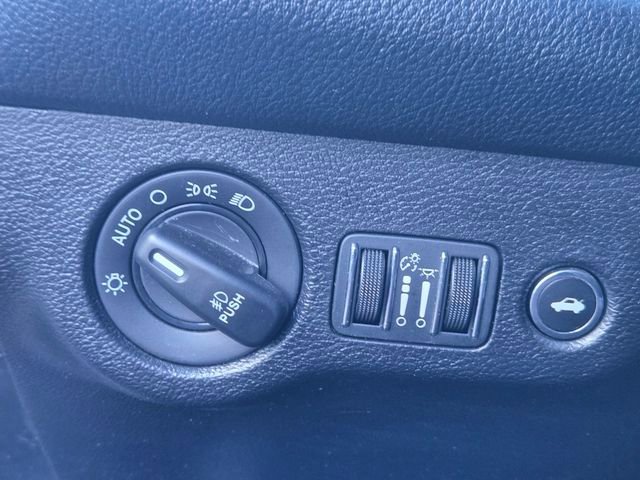 Used 2019 Dodge Challenger R/T w/ Driver Convenience Group RWD image 18