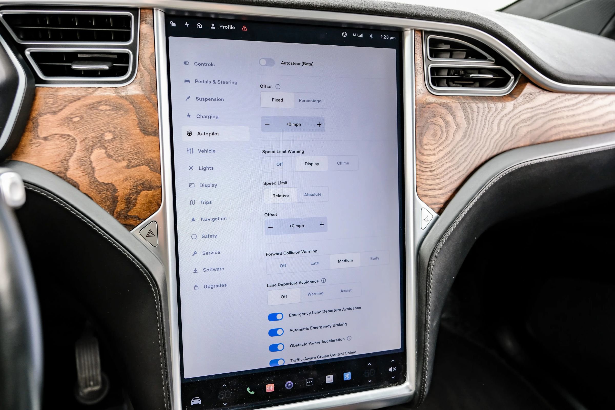 Used 2017 Tesla Model X 90D image 32