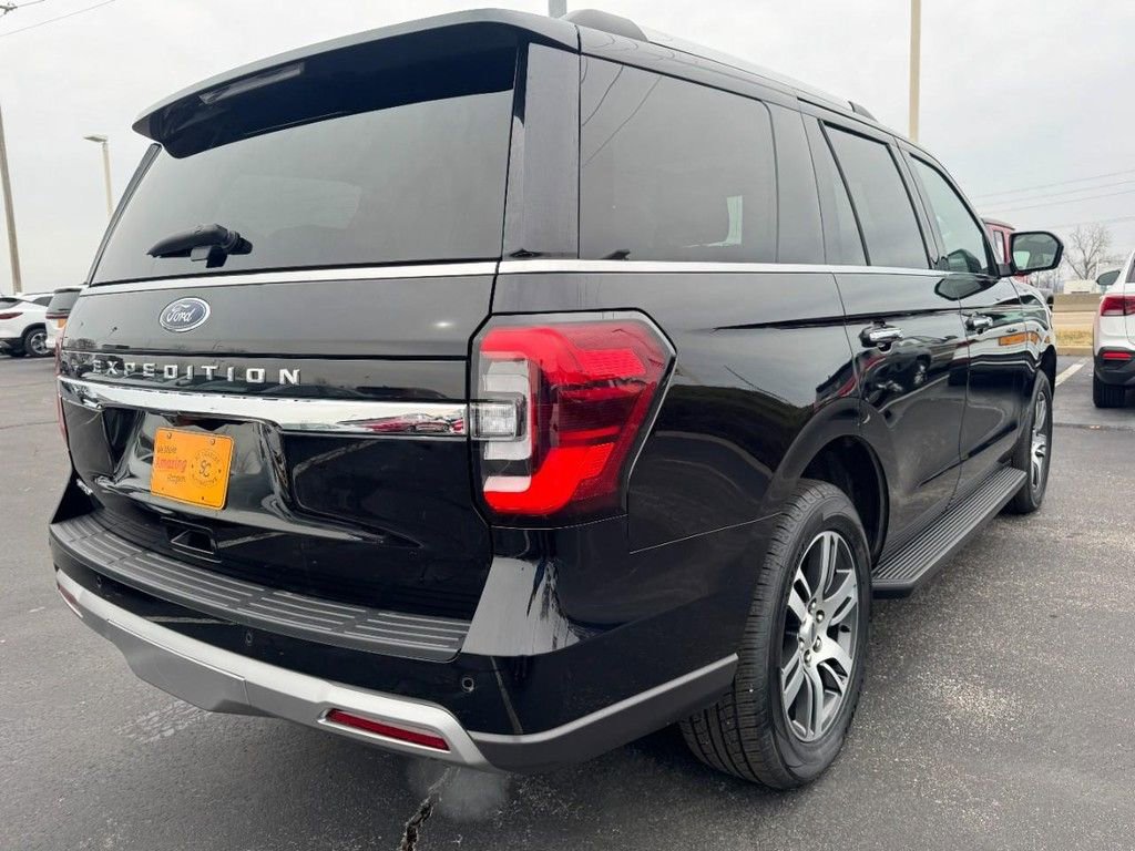 Used 2024 Ford Expedition Limited AWD/4WD image 3