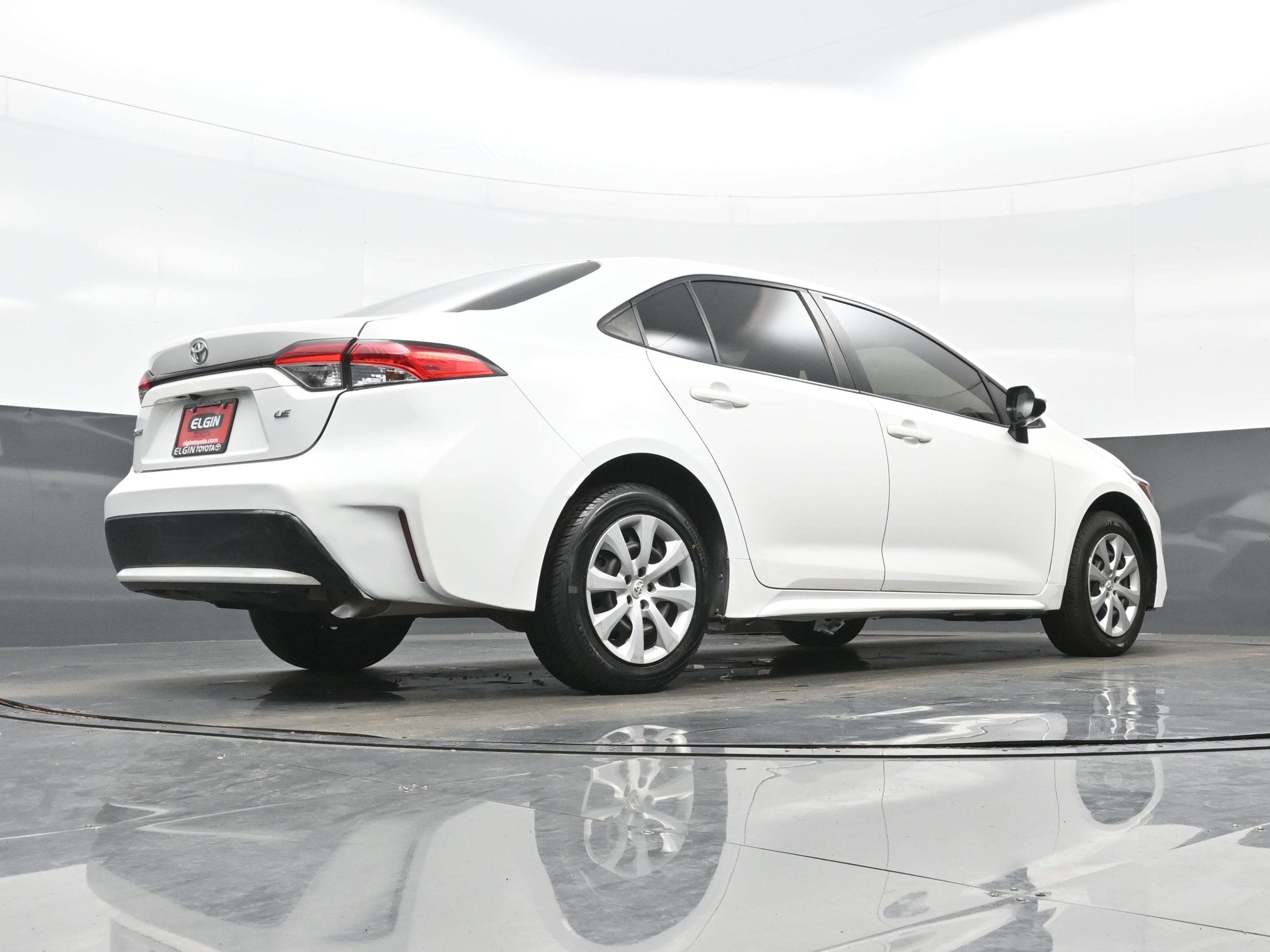 Used 2022 Toyota Corolla LE FWD image 30