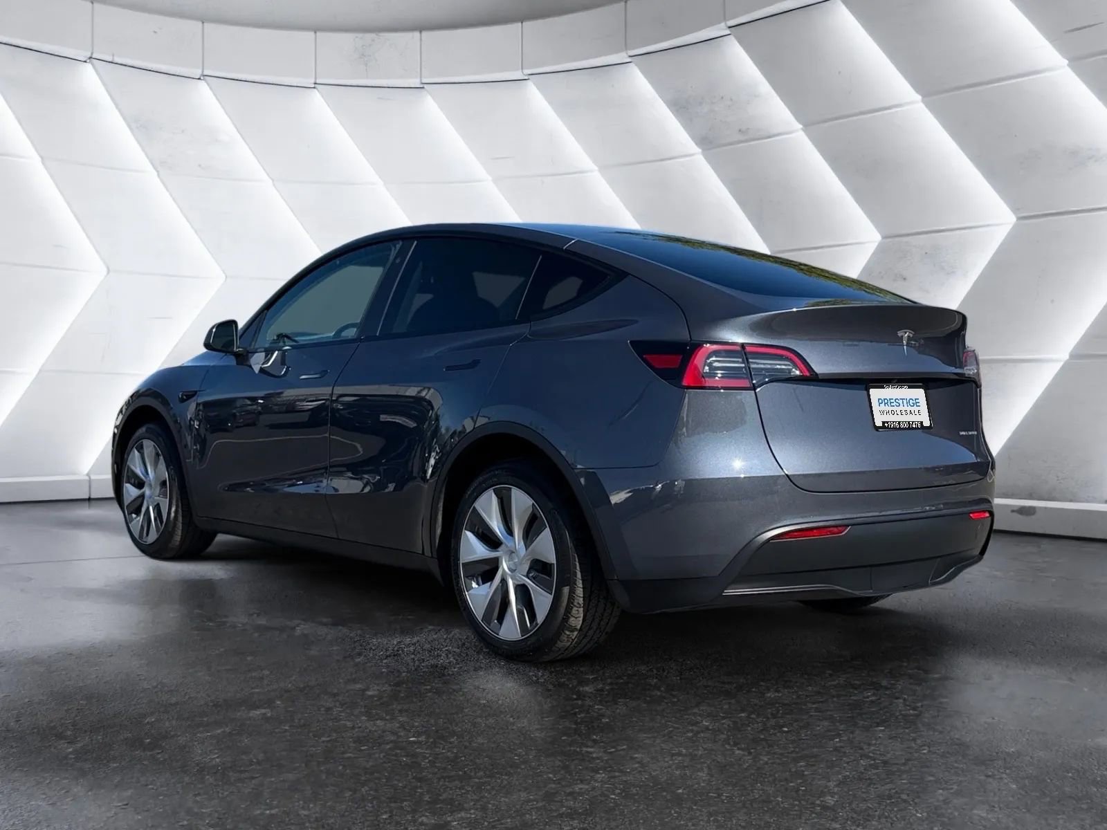 Used 2023 Tesla Model Y Long Range image 3