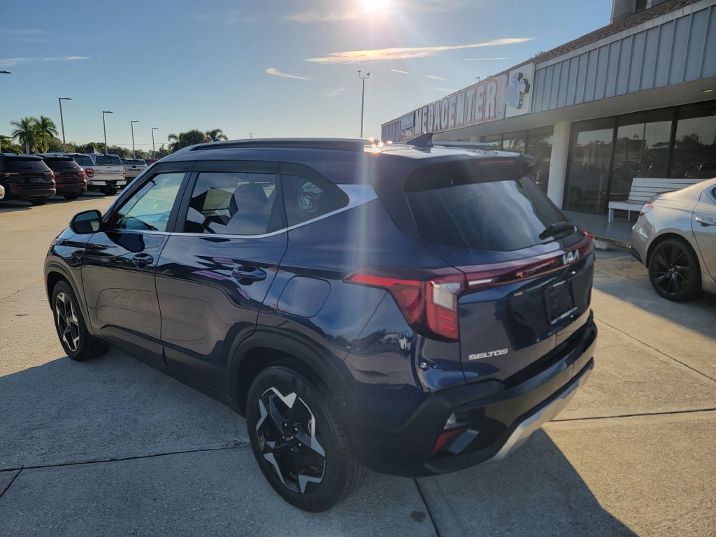 Used 2024 Kia Seltos EX AWD/4WD image 3