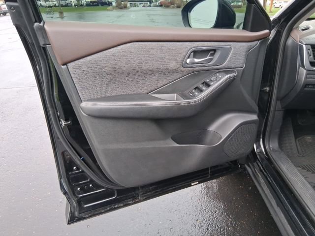 Used 2023 Nissan Rogue SV image 9