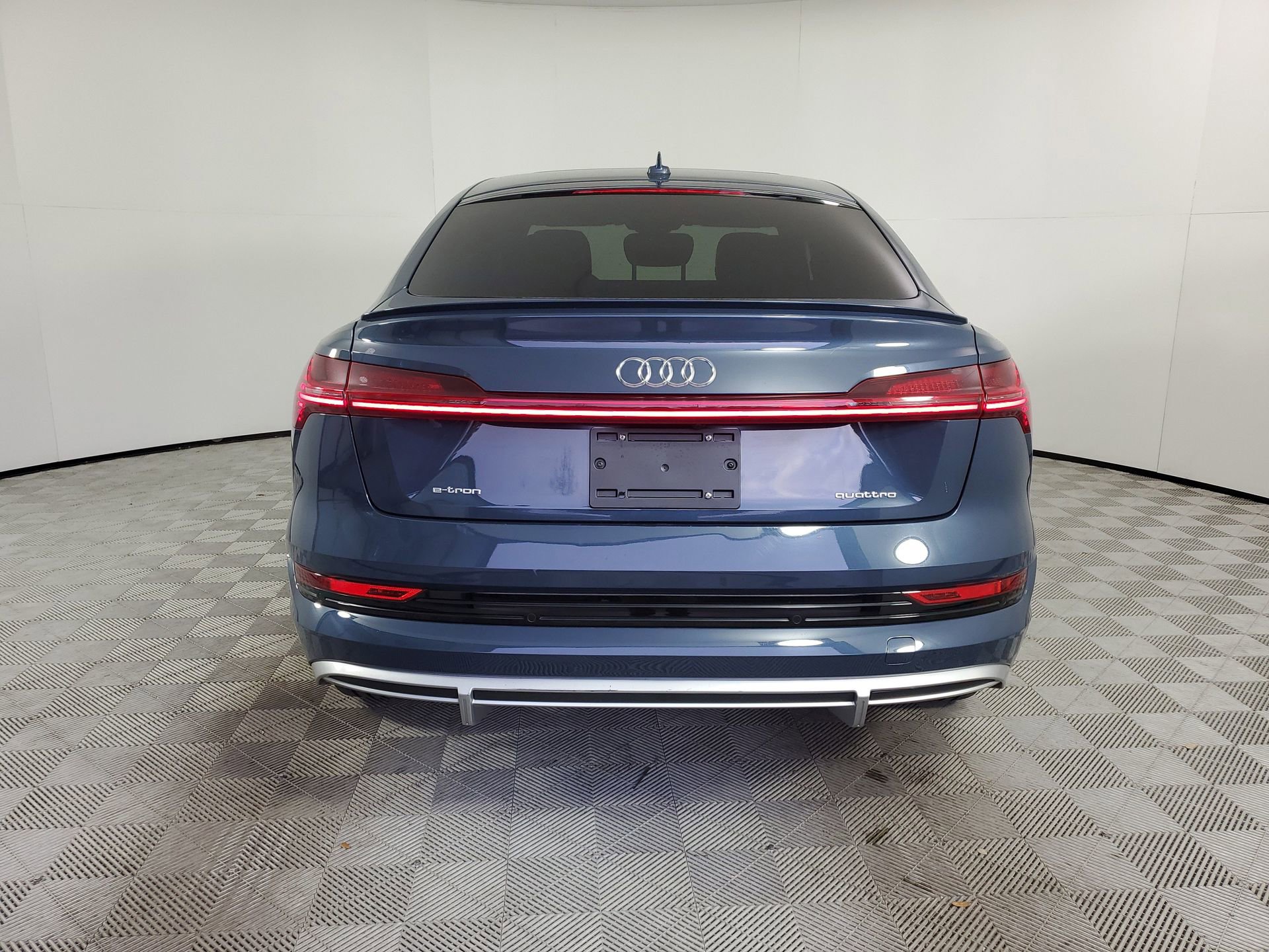 Used 2023 Audi e-tron Premium Plus w/ Premium Plus Package image 9