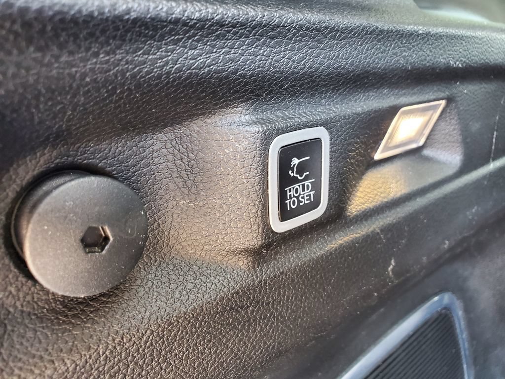 Used 2023 Jeep Grand Cherokee L Limited AWD/4WD image 8