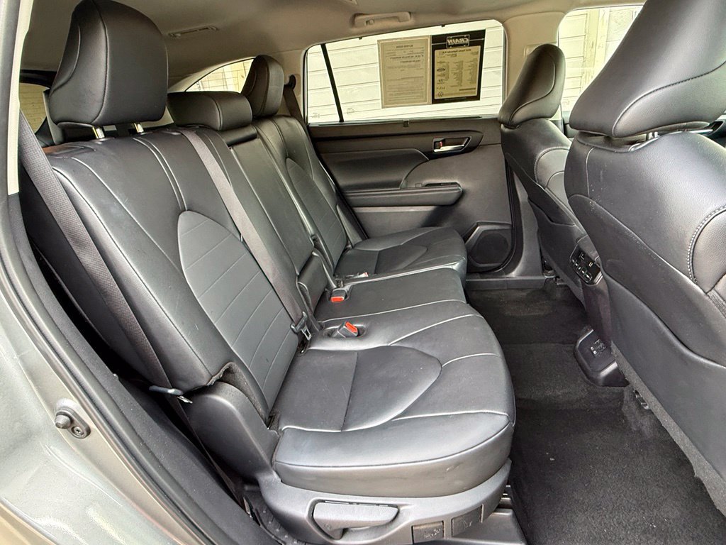 Used 2025 Toyota Highlander XLE AWD/4WD image 39