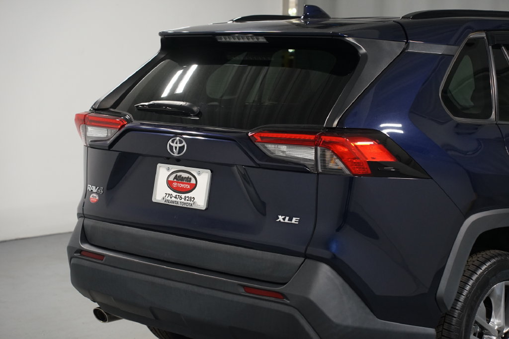 Used 2022 Toyota RAV4 XLE Premium FWD image 9