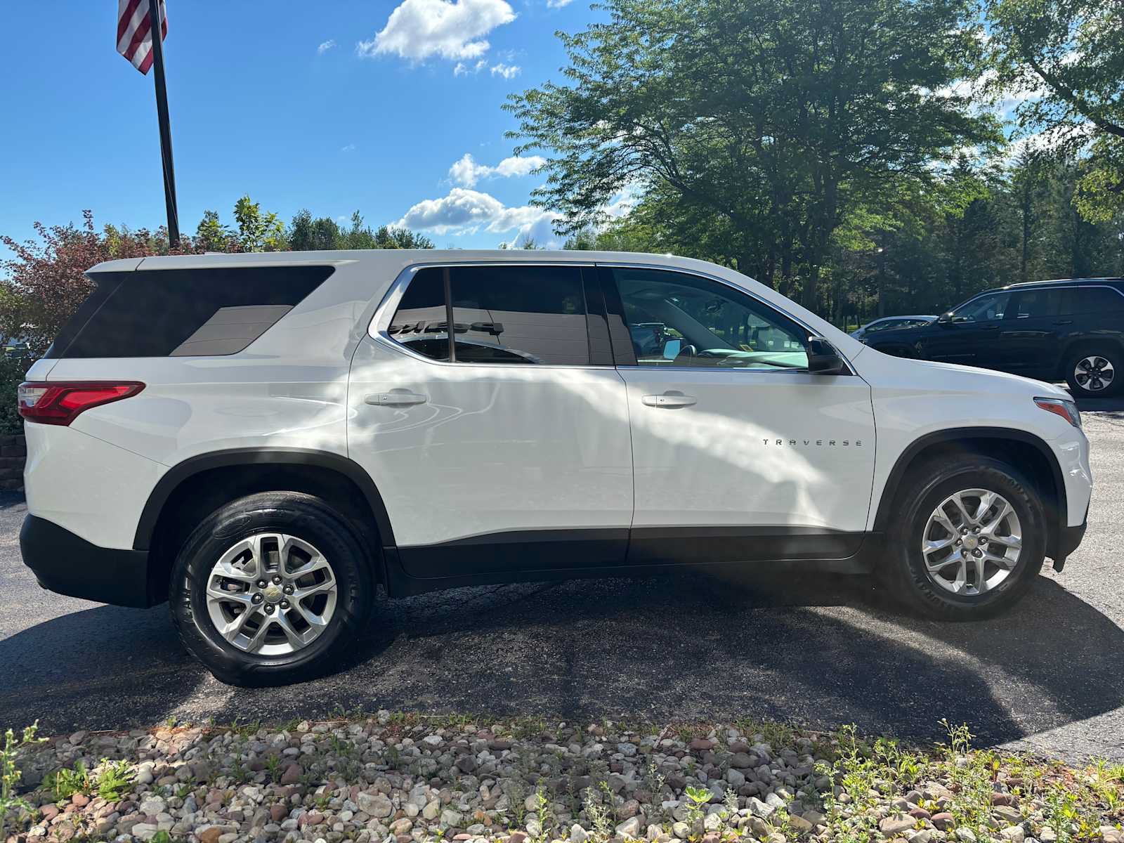 Used 2021 Chevrolet Traverse LS AWD/4WD image 9