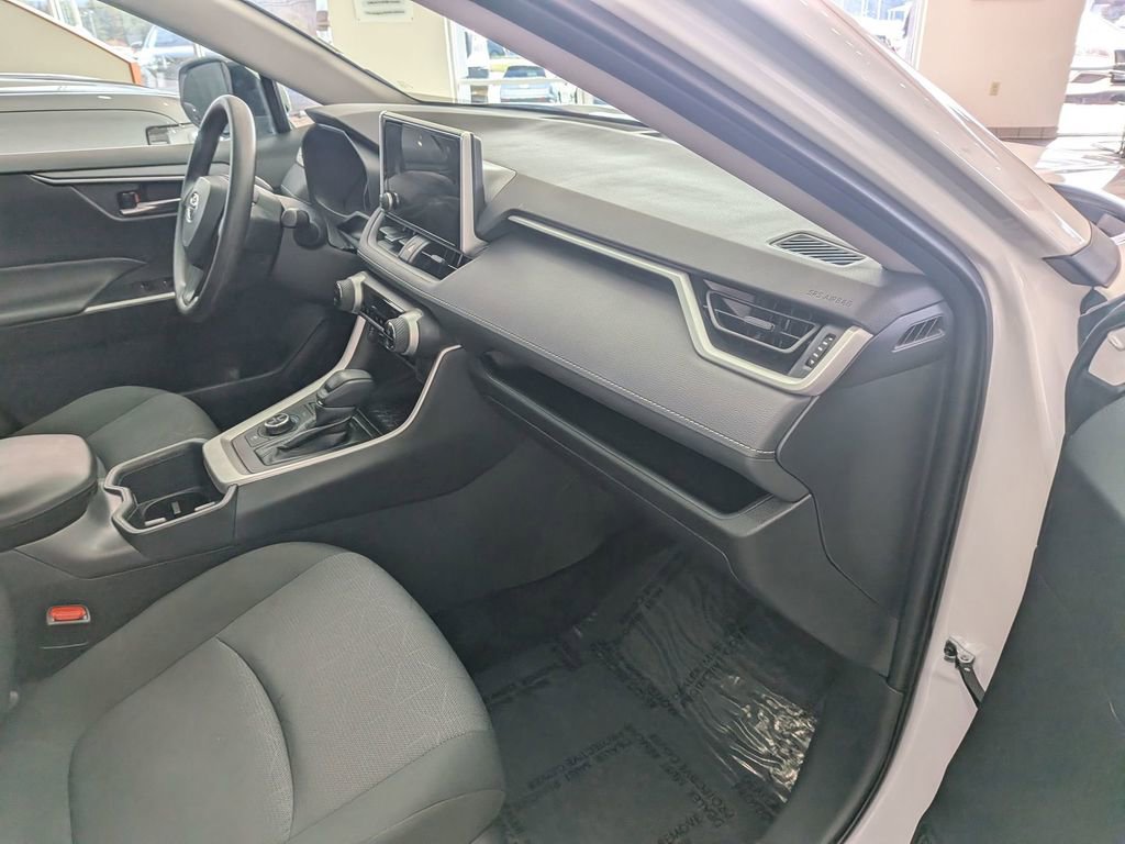 Used 2025 Toyota RAV4 XLE image 24
