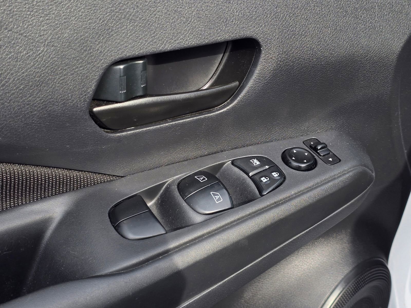 Used 2022 Nissan Kicks S FWD image 15