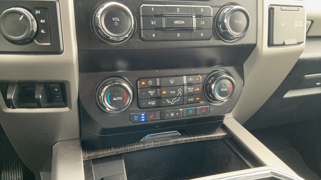 Used 2021 Ford F250 Lariat w/ Lariat Value Package AWD/4WD image 16