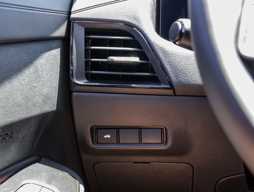 New 2026 Nissan Sentra SR w/ Floor Mat Package FWD image 31