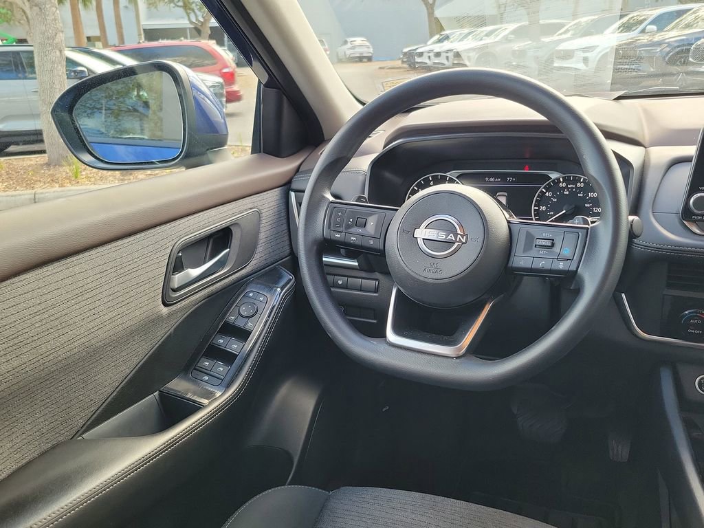 Used 2023 Nissan Rogue SV FWD image 13
