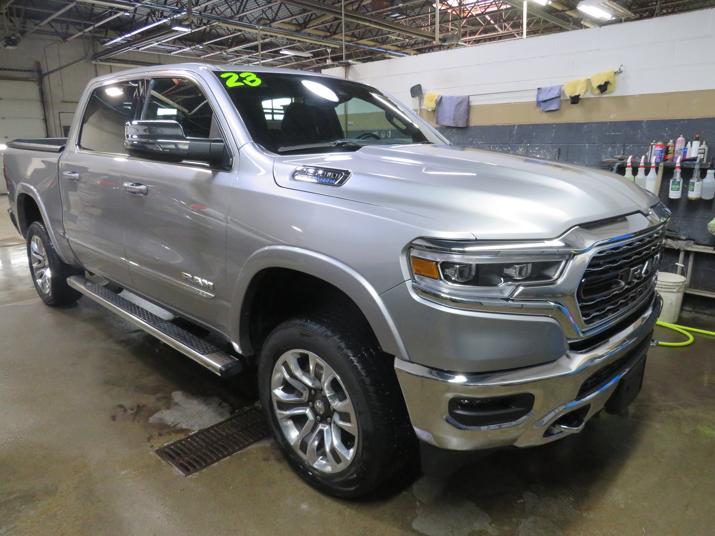 Used 2023 RAM 1500 Limited AWD/4WD image 1
