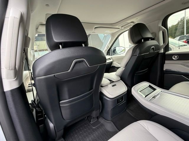 Used 2025 Lincoln Navigator L Reserve AWD/4WD image 15