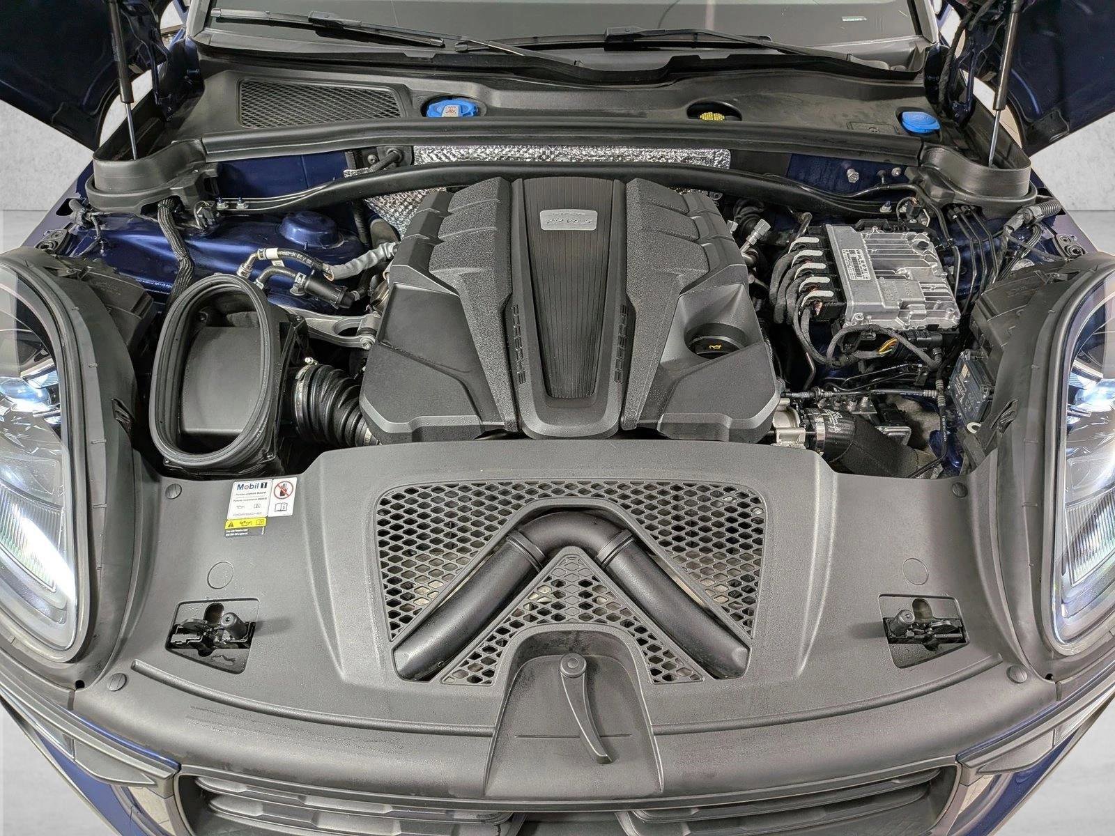 Certified 2023 Porsche Macan S AWD/4WD image 23