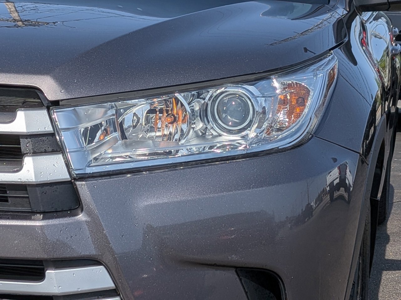 Used 2019 Toyota Highlander LE w/ Carpet Mat Package (TMS) AWD/4WD image 10