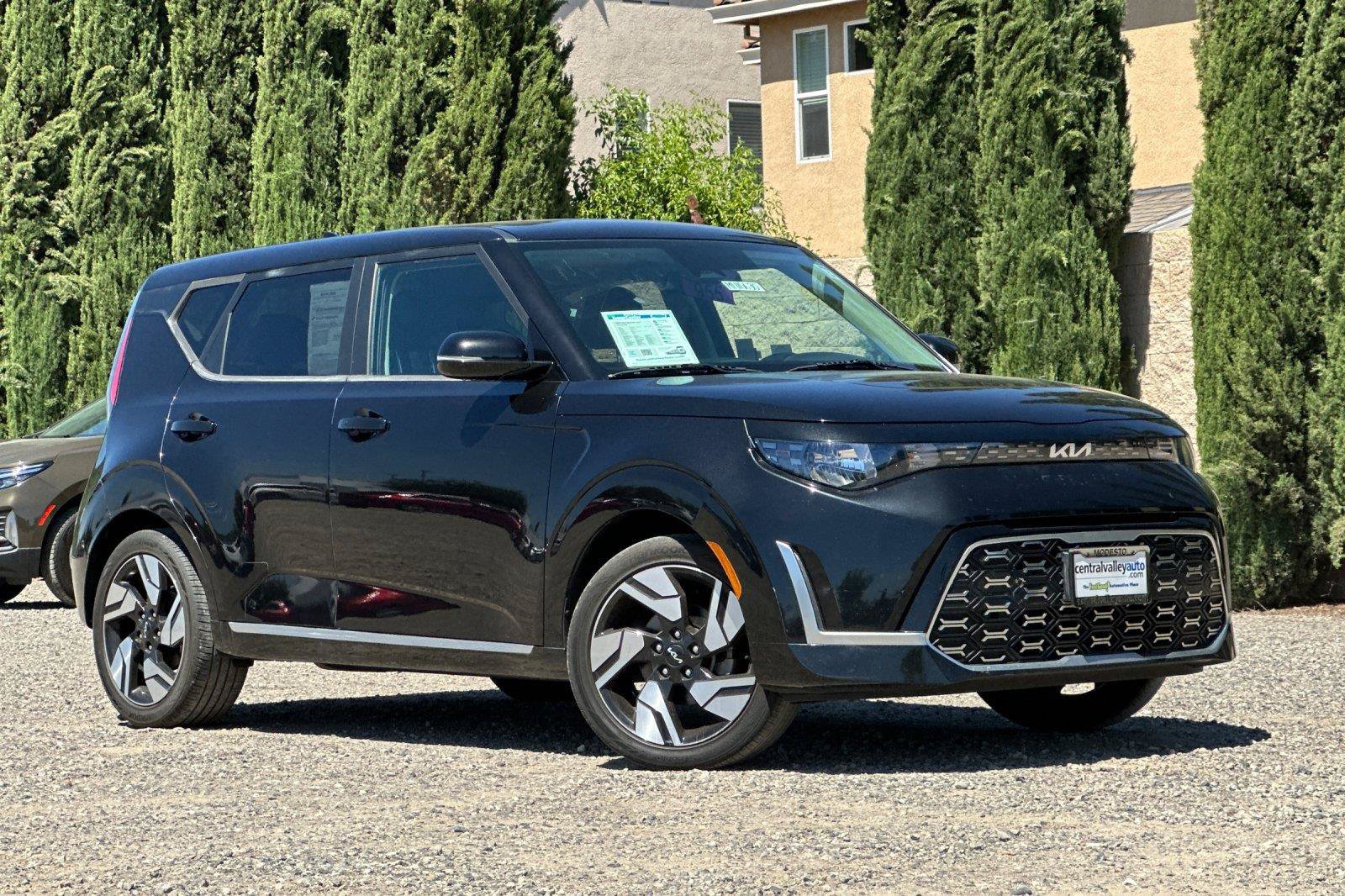 Used 2023 Kia Soul GT-Line FWD image 2