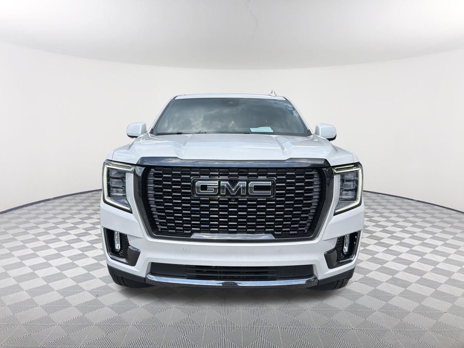 Used 2024 GMC Yukon XL Denali Ultimate AWD/4WD image 2