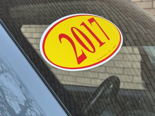 Used 2017 Jeep Renegade Latitude w/ Cold Weather Group image 7