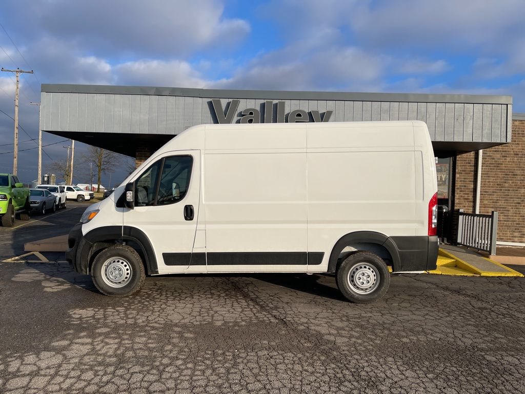 New 2025 RAM ProMaster 2500 w/ Premium Convenience Group FWD image 3