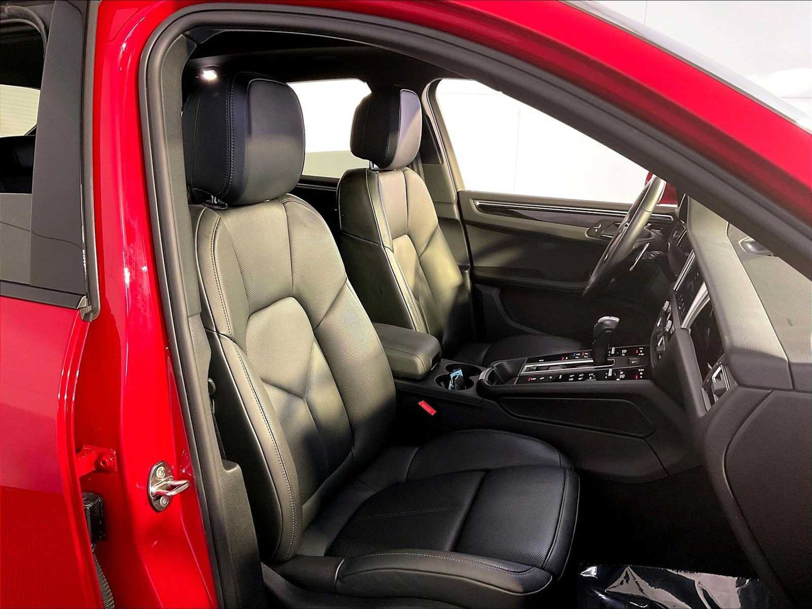Certified 2023 Porsche Macan AWD/4WD image 18