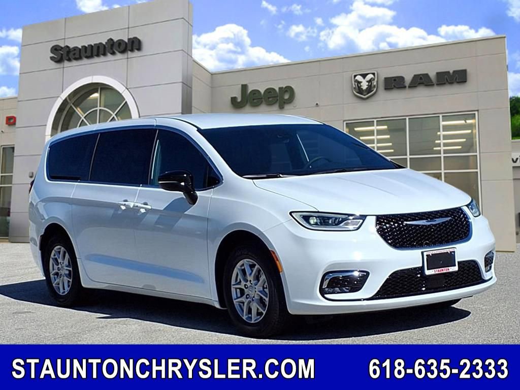 New 2026 Chrysler Pacifica Select image 1