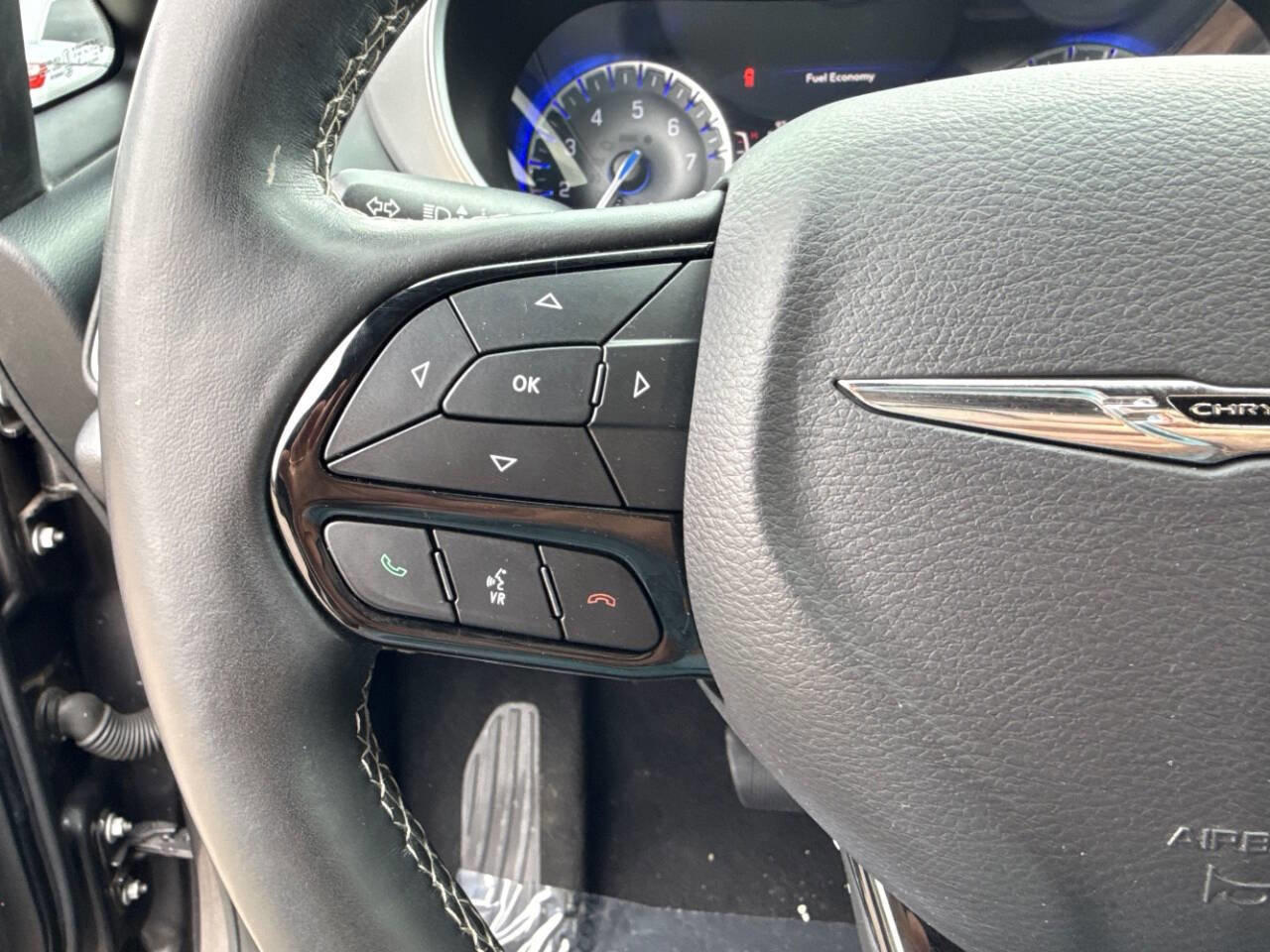Used 2018 Chrysler Pacifica Touring-L Plus FWD image 17