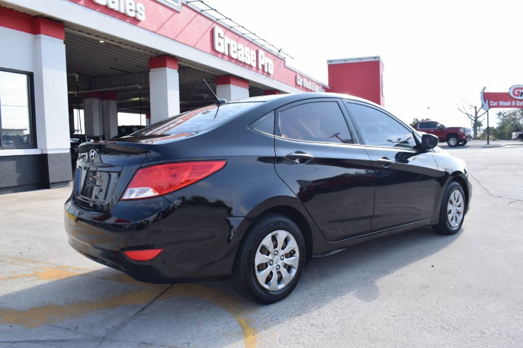 Used 2017 Hyundai Accent SE image 3