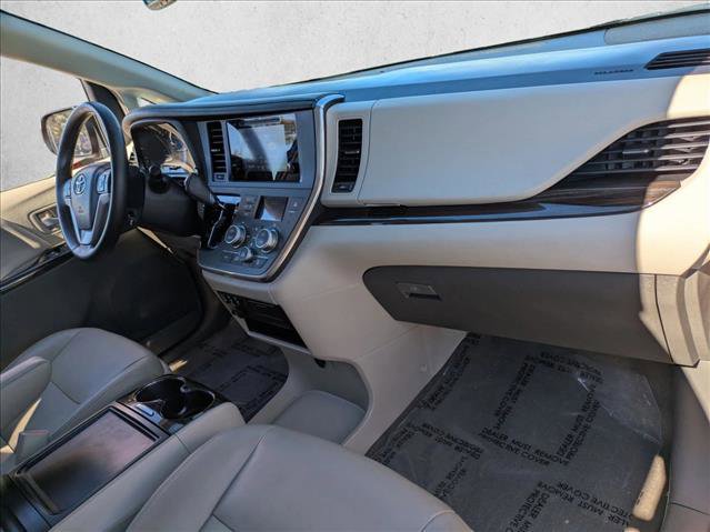 Used 2015 Toyota Sienna XLE image 23