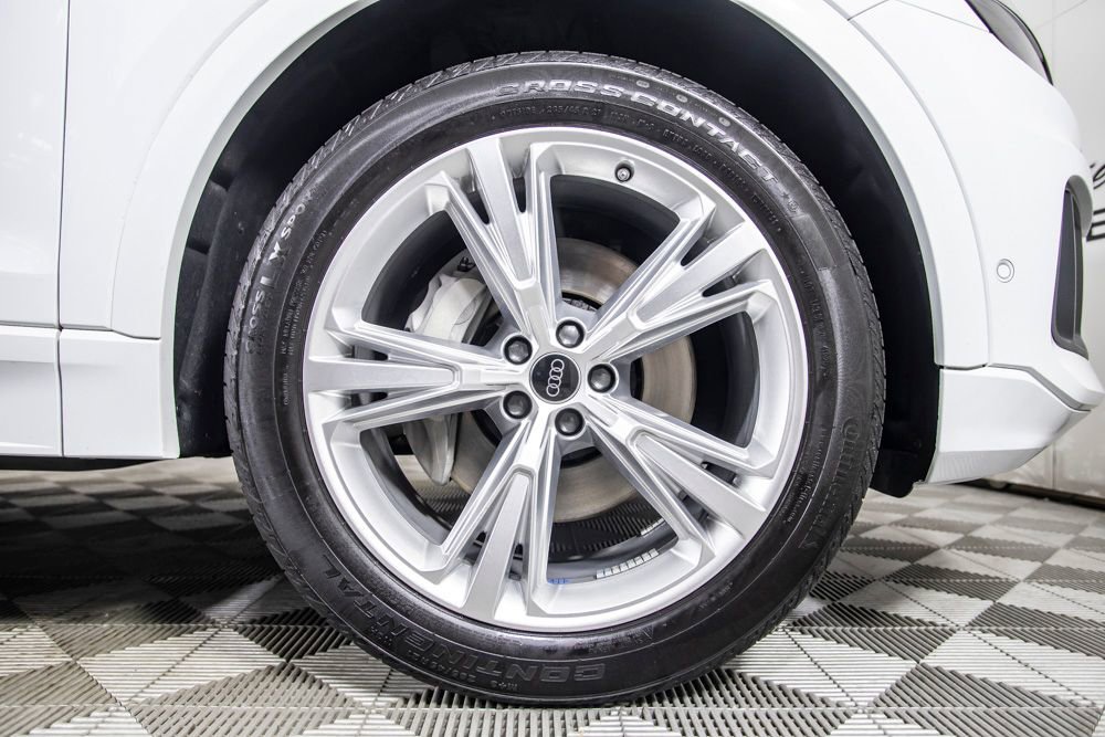 Used 2023 Audi Q8 Premium AWD/4WD image 45