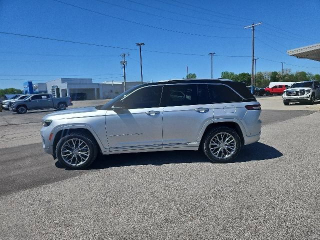 Used 2023 Jeep Grand Cherokee Summit w/ Adv Protech Group IV AWD/4WD image 9