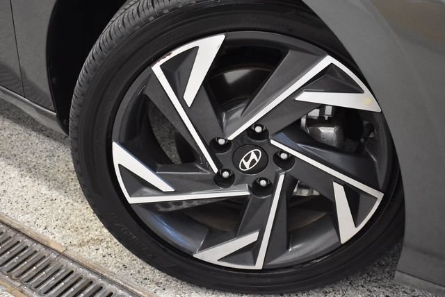 Used 2025 Hyundai Elantra SEL FWD image 31