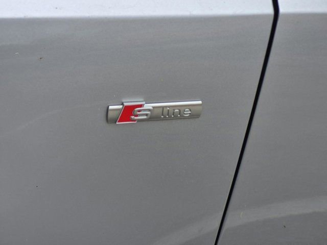 Used 2018 Audi Q3 2.0T Premium w/ Convenience Package AWD/4WD image 4