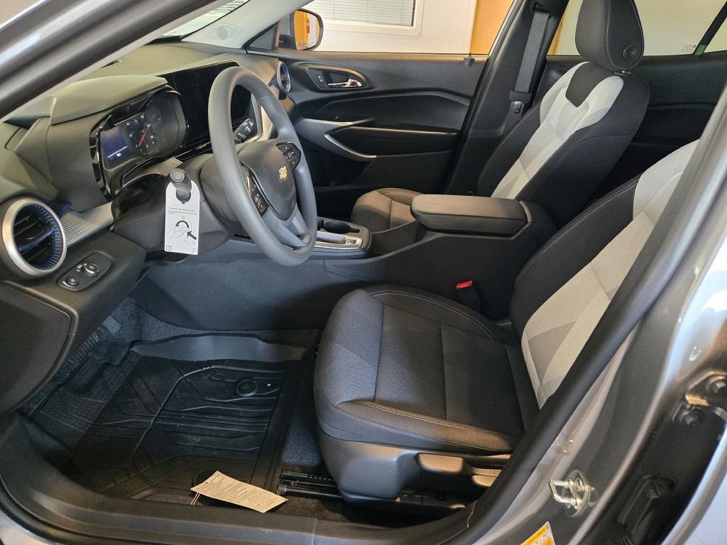 New 2026 Chevrolet Trax LS w/ LS Convenience Package FWD image 17