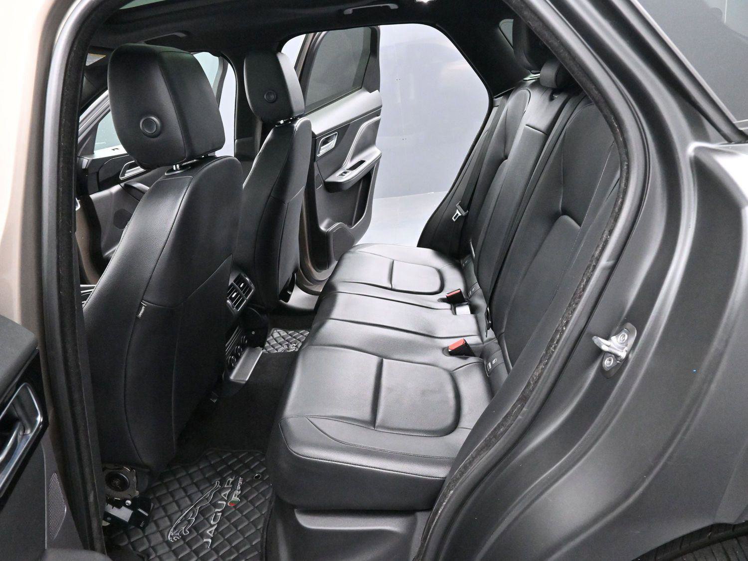 Used 2017 Jaguar F-PACE Premium image 29
