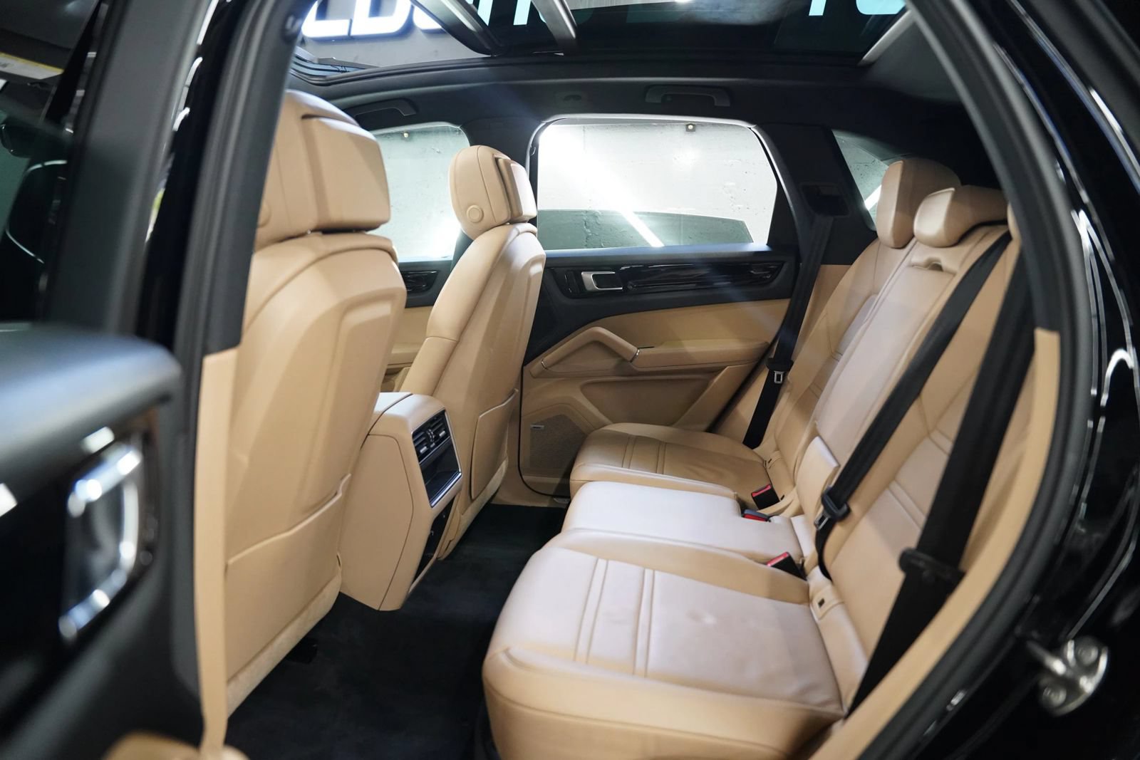 Used 2019 Porsche Cayenne AWD/4WD image 14