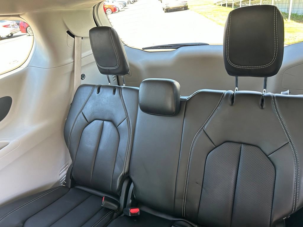 Used 2023 Chrysler Pacifica Touring-L FWD image 52
