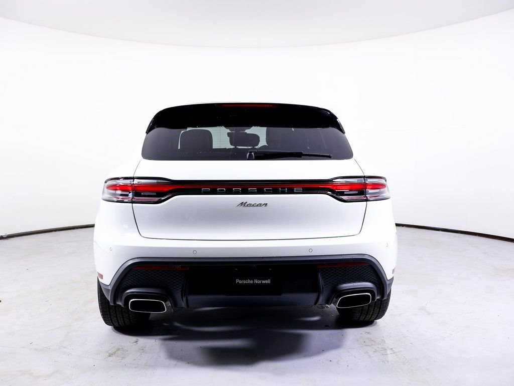Certified 2025 Porsche Macan image 28